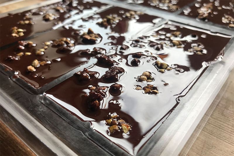 raw chocolate making